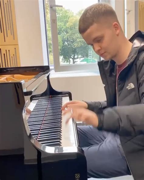 Levi Schechtmann: el pianista que convierte lo clásico en&nbsp;viral